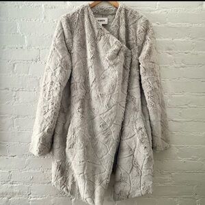 BB Dakota Tucker Wubby Faux Fur Plush Jacket Coat Beige Plush Glam Luxurious L